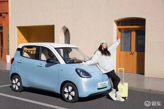 宏光MINIEV四门版上市，超萌外观+强大实用性，合理售价