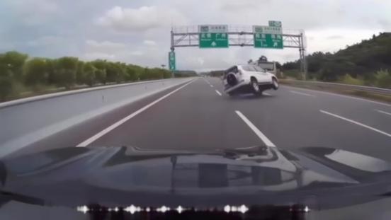 首破160km/h！腾势N9双倍国际标准刷新鱼钩测试纪录