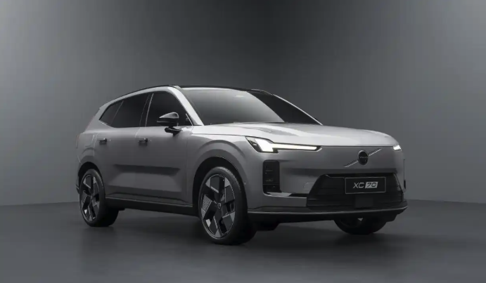 SMA超混架构首车，全新沃尔沃XC70亮相，9月上市