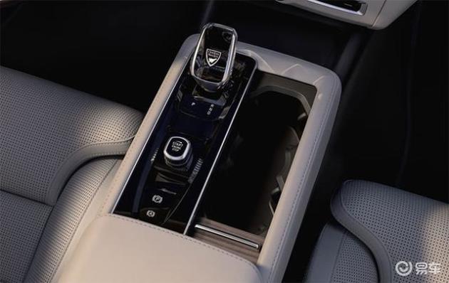 30万买豪车:沃尔沃S90 vs 奥迪A6L,谁更划算