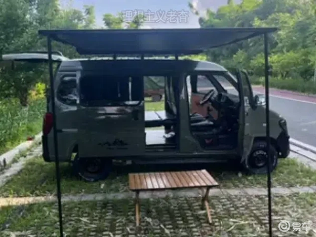 五菱面包车变身经济露营床车,轻松打造移动休息空间