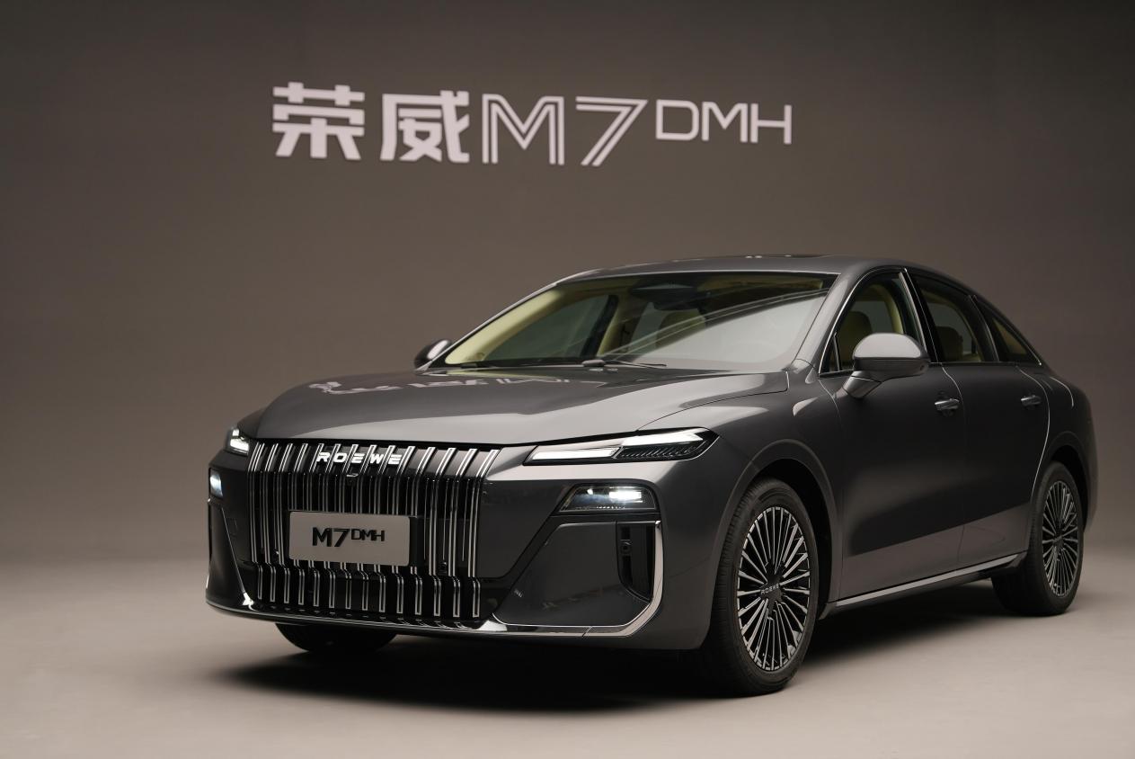 15万级智舱对决，荣威M7 DMH颠覆提升，胜比亚迪汉