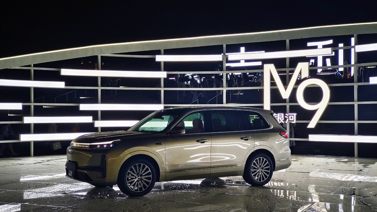 AI时代的新汽车：银河M9的产品立意，吉利的故事名字