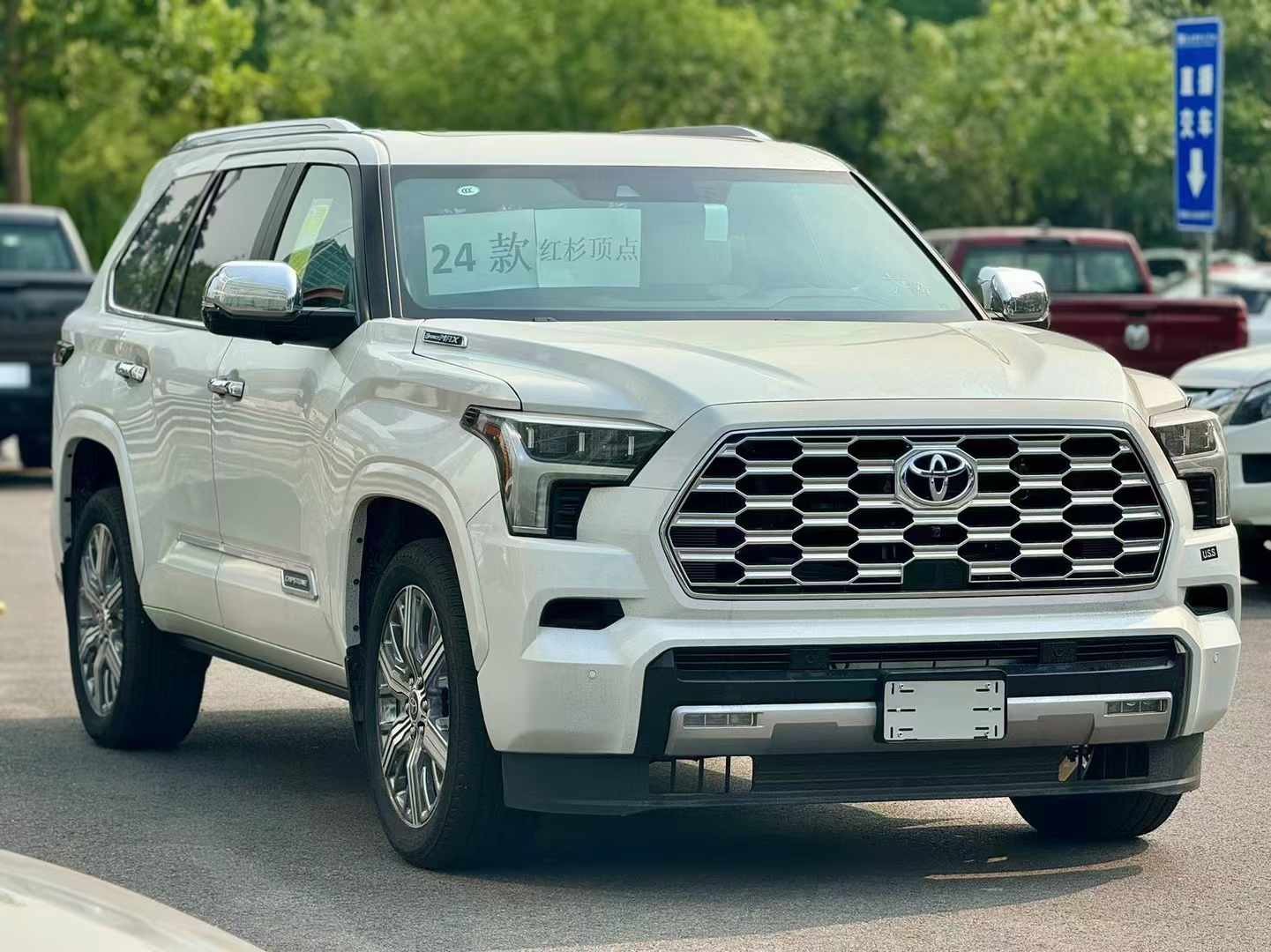 2024款丰田红杉美规版进口报价配置丰富