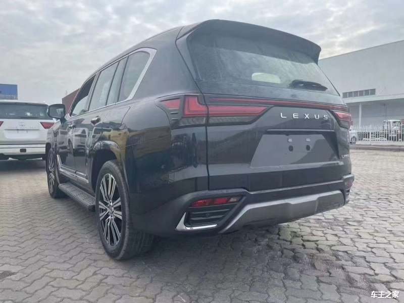2024款雷克萨斯LX600中东配置价格解析