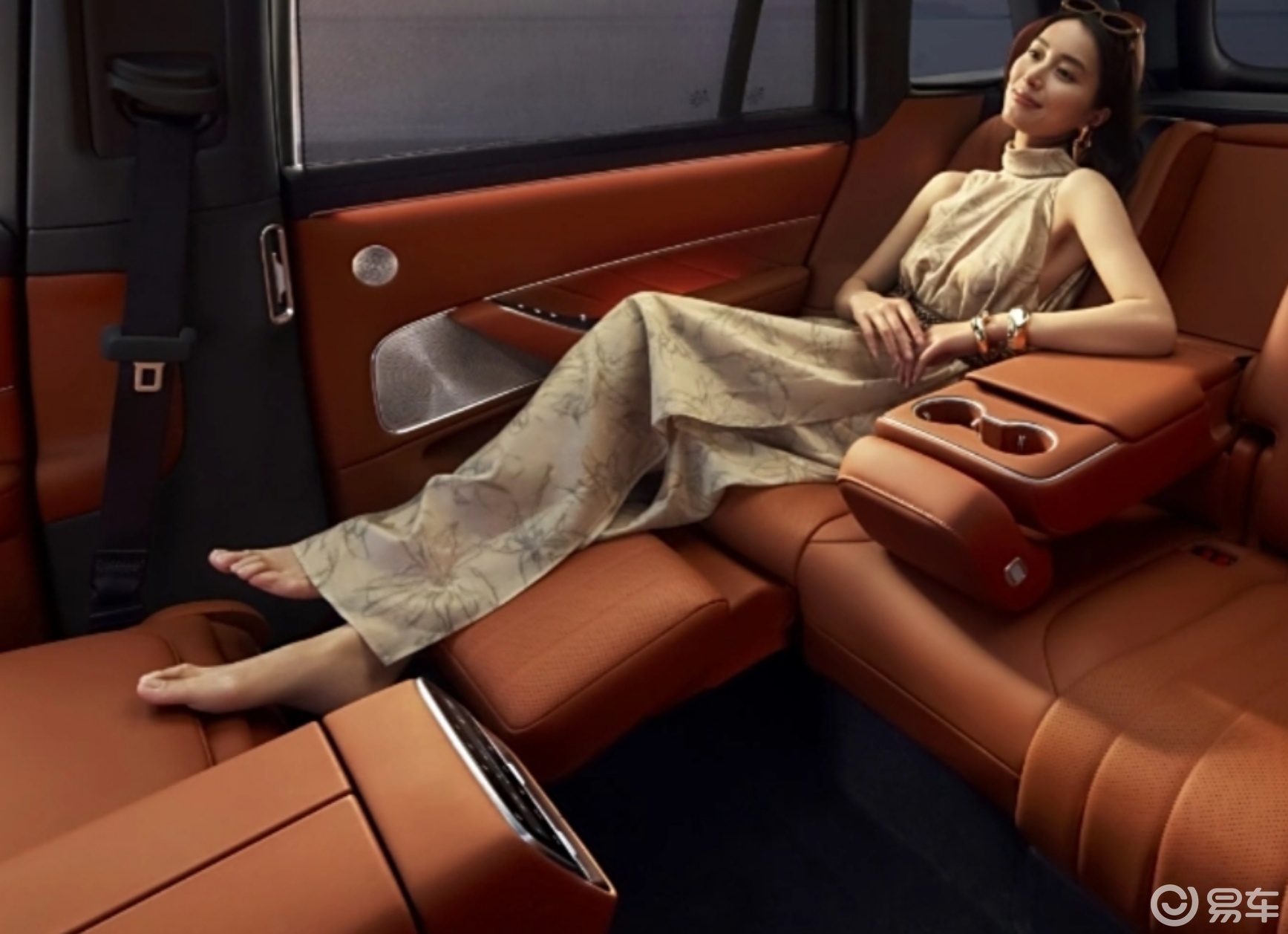 全尺寸SUV迎来新秀,全新零跑D19相比同级有哪些优势?