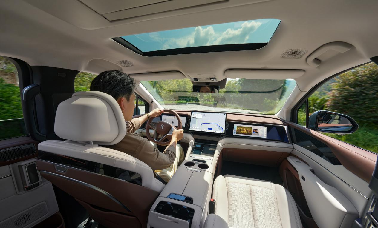 比亚迪2026款夏上市19.68万起解锁“家庭头等舱”