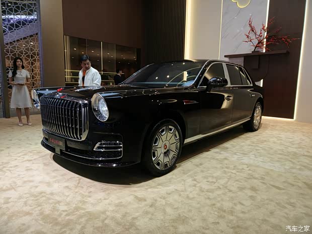 2025广州车展：红旗金葵花国礼“丹霞”主题定制版售718万！