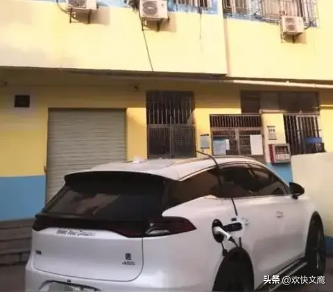 比亚迪这次的操作直接炸场了！5分钟充70%还不伤电池？这是要燃油